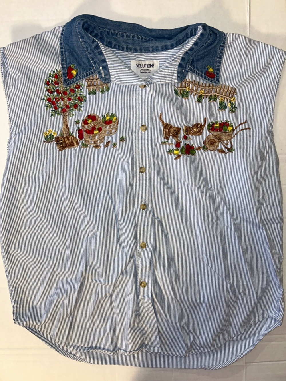 Solutions Striped Vintage Sleeveless Button-Up Top Embroidered Cat